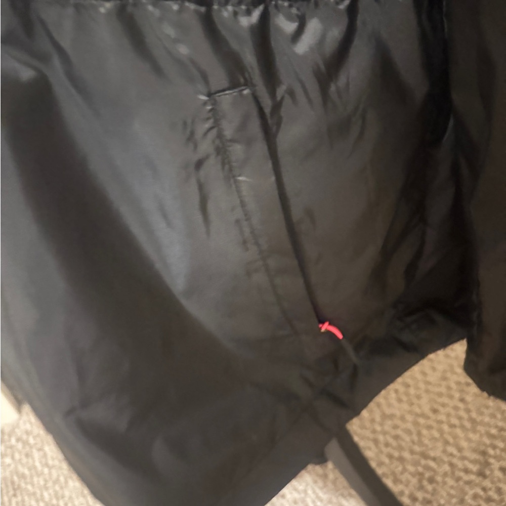 New Balance Black Utility Jacket with Hood and Water-Resistant Fabric - Picture 4 of 14